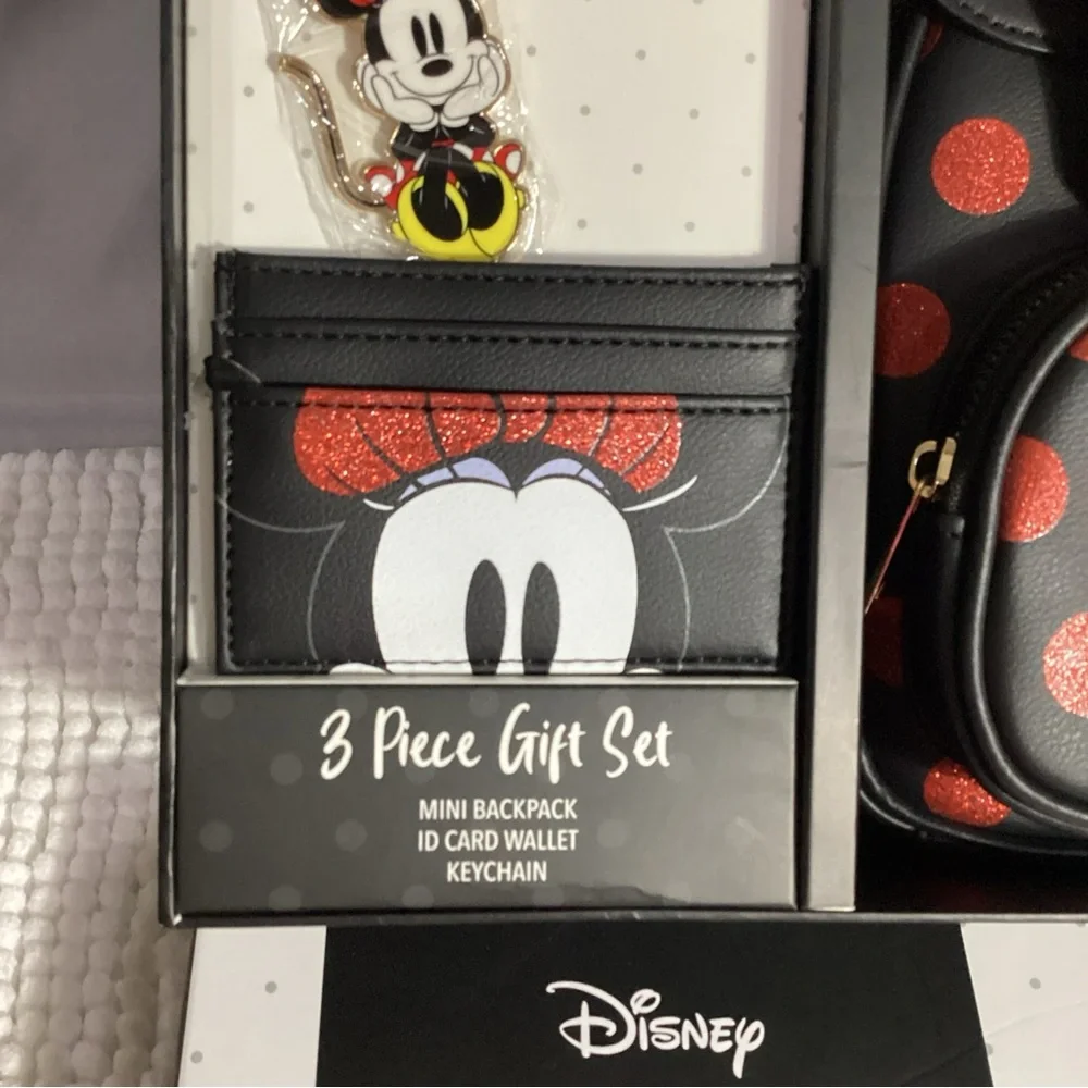 Bioworld Disney Minnie Mouse Mini Backpack Boxed Gift Set - Card Holder Keychain